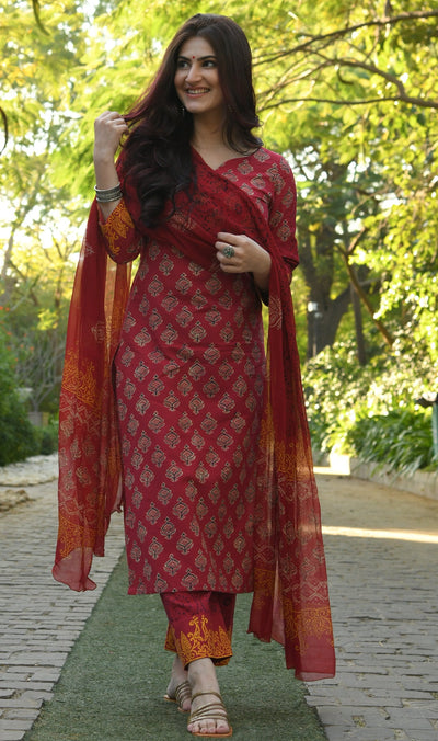 Women's Maroon Floral Print Viscose Rayon Kurta, Pant And Dupatta Set