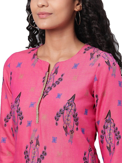 Women's Pink Printed 3/4 Sleeve Rayon Round Neck Casual Kurta Only