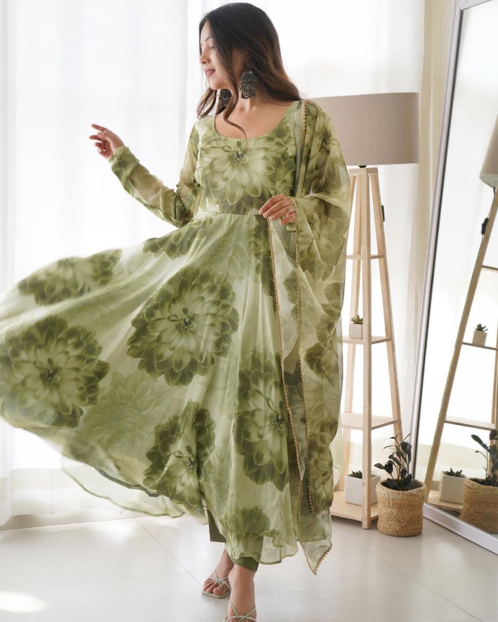 Women's Floral Printed Knee Length Elbow Length Sleeves Round Neck Kurti And Palazzo Set With Net Dupatta