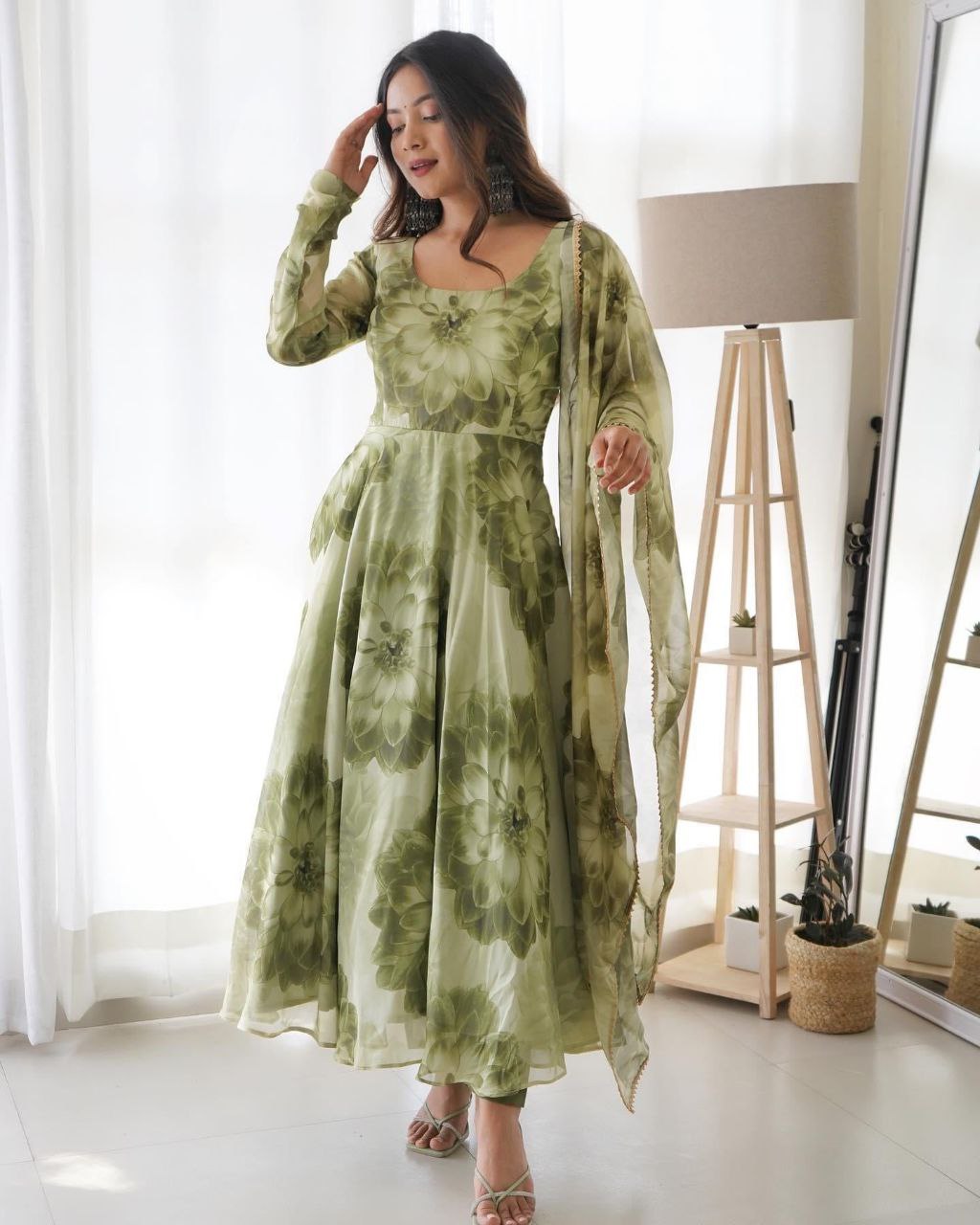 Women's Floral Printed Knee Length Elbow Length Sleeves Round Neck Kurti And Palazzo Set With Net Dupatta