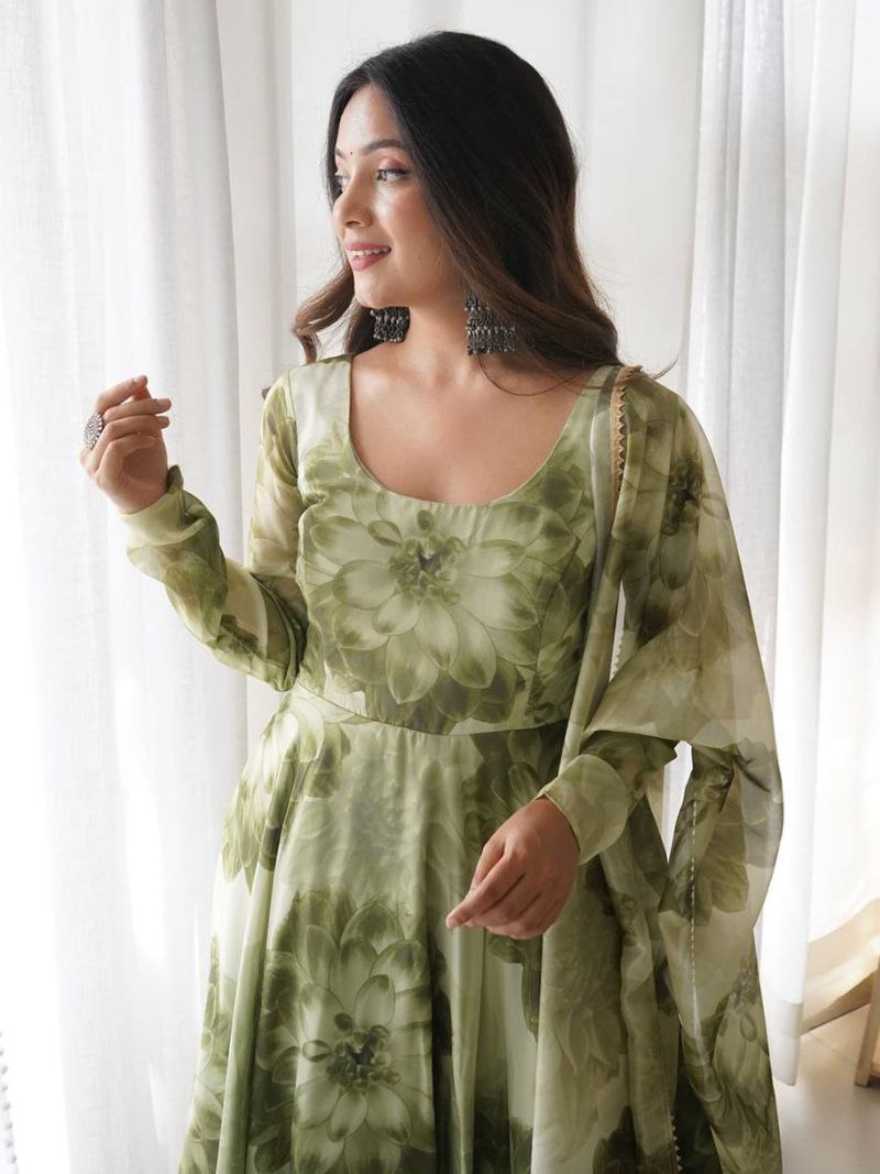 Women's Floral Printed Knee Length Elbow Length Sleeves Round Neck Kurti And Palazzo Set With Net Dupatta