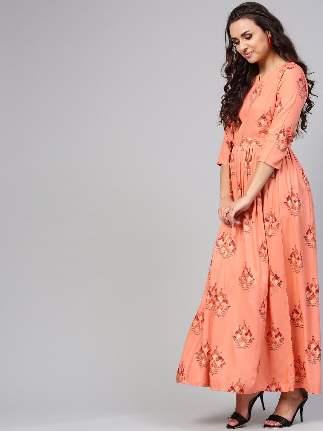 Women's Peach Geometric Maxi Dress With 3/4 Sleeves & Round Neck