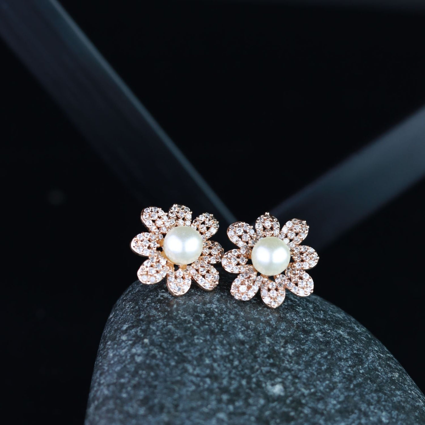 Women's I Jewels Valentine'S Special Rose Gold-Plated & White Floral Studs Earrings (E2974)