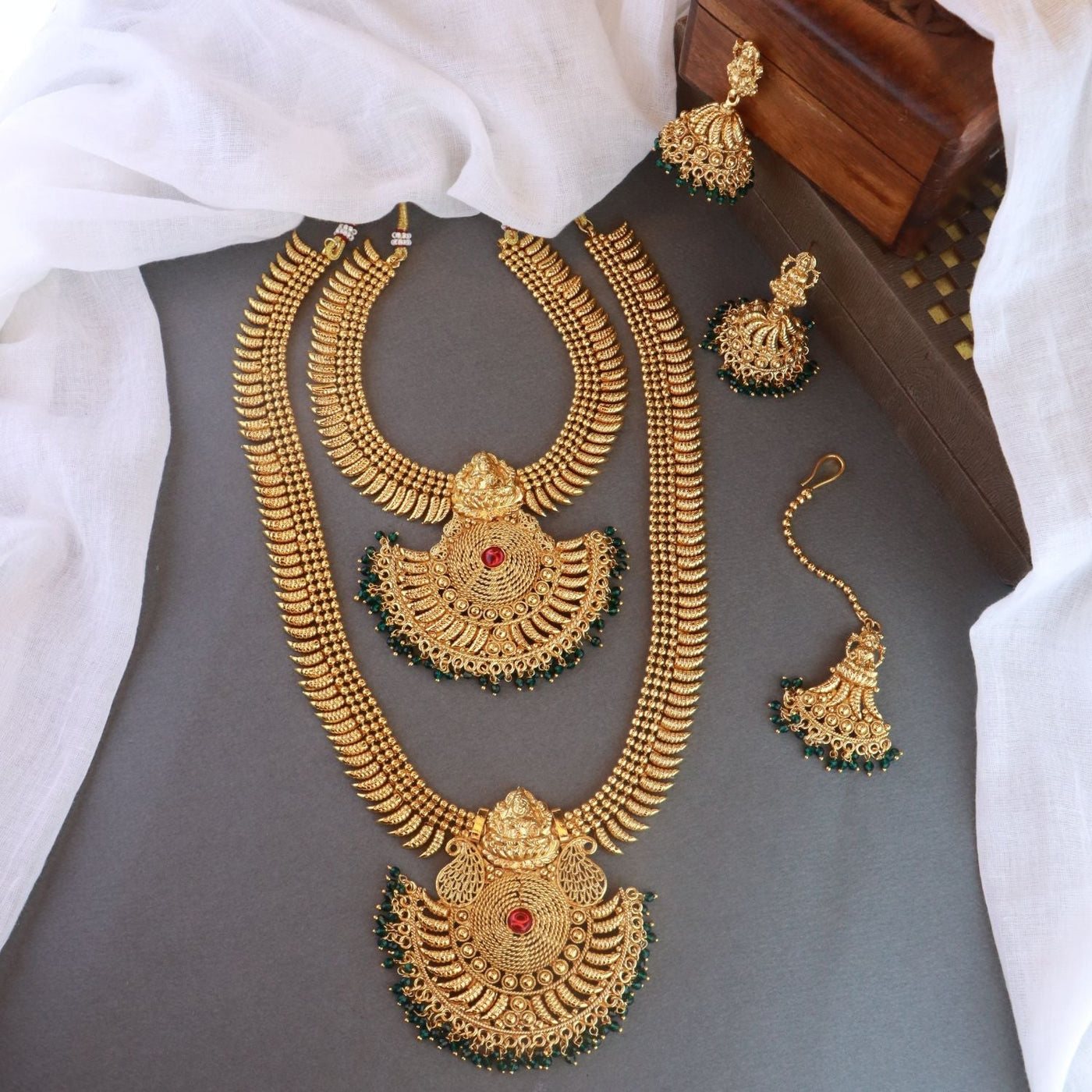Women's 18K Gold Plated Traditional Style Choker Necklace Jewellery Set