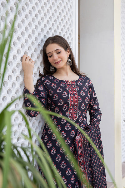 Women's Black Rayon Blend Floral Printed Straight Kurta Trouser With Dupatta