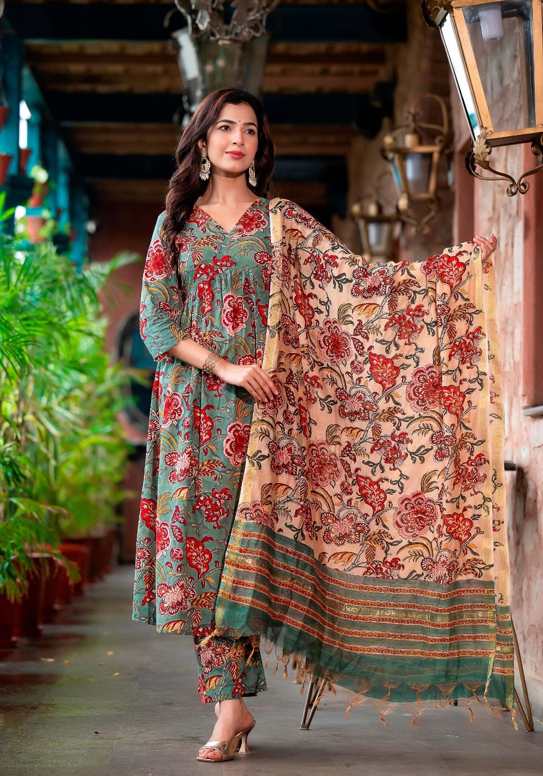 Women's Grey And red Printed Viscose Rayon Kurta, Pant And Dupatta Set
