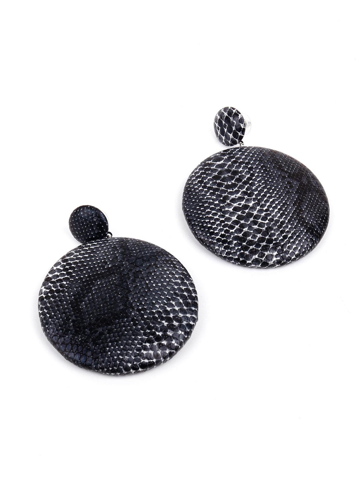 Women's Exquisite Black And White Croc Printed Rounded Earring