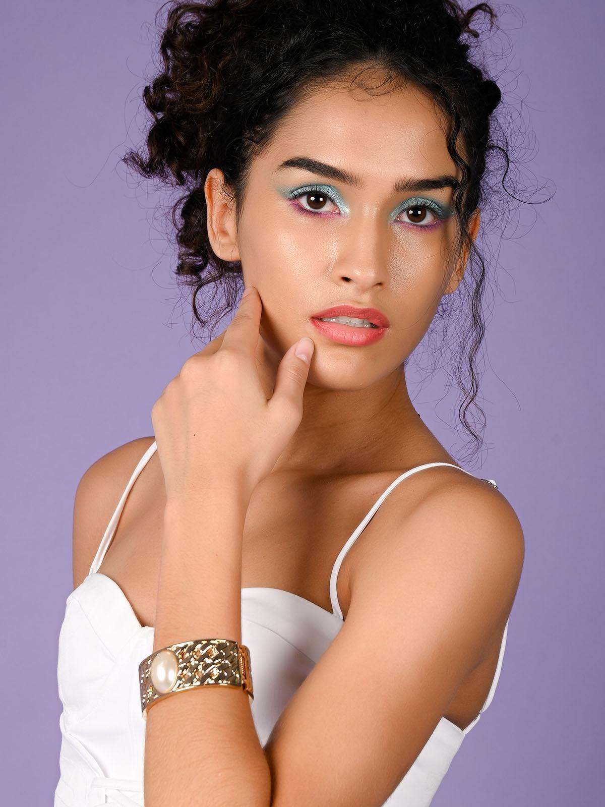 Women's Gold-Tone Textured Stunning White Pearl Embellished Bracele