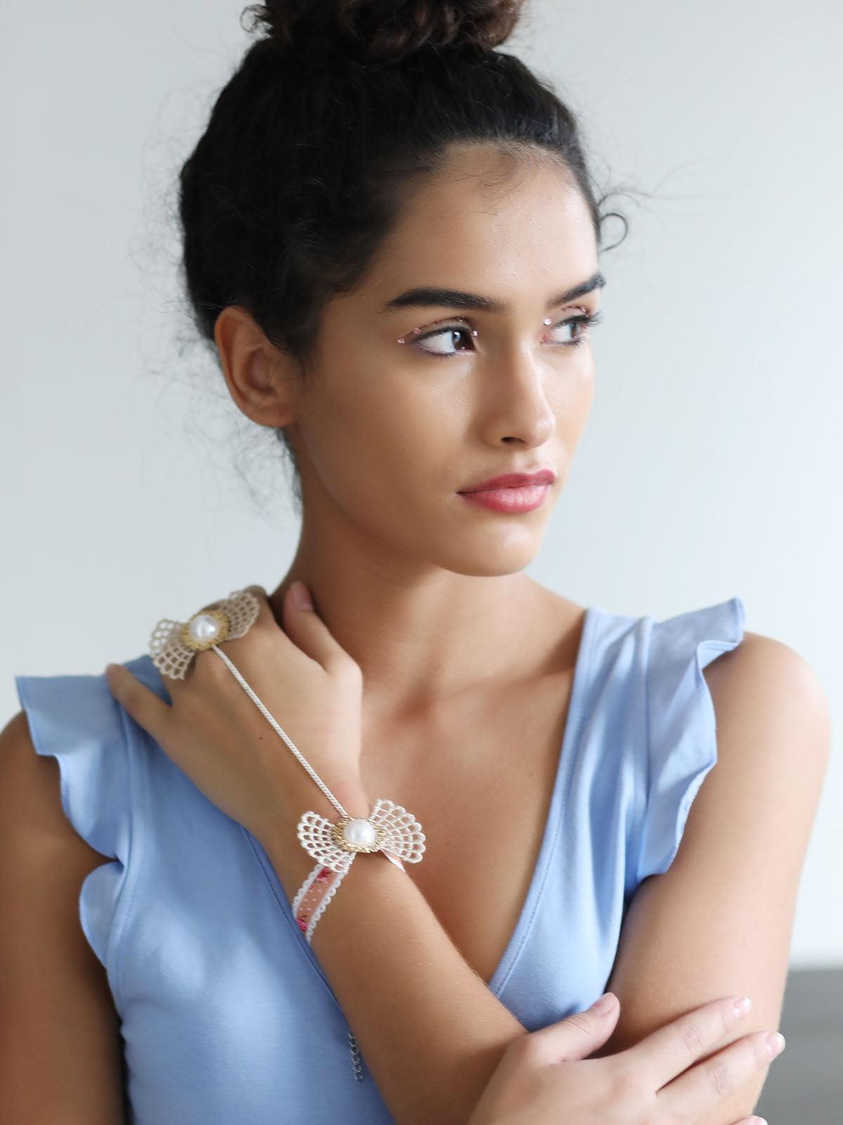 Women's Gorgeous Pink Embellished Bracelet Chainrin