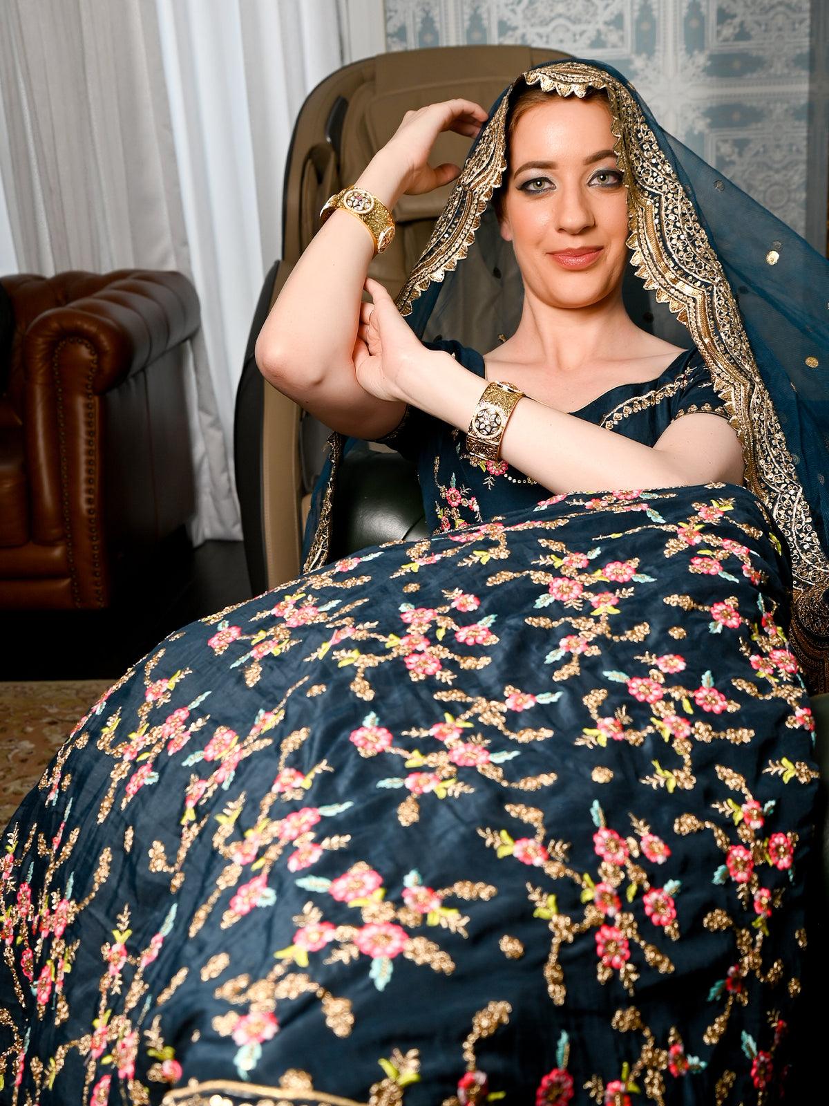 Women's Stunning Ethnic Bangl