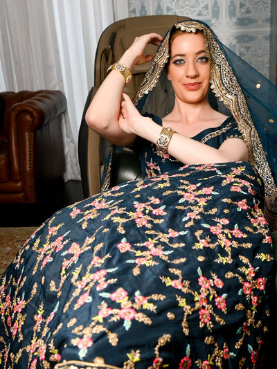 Women's Stunning Ethnic Bangl