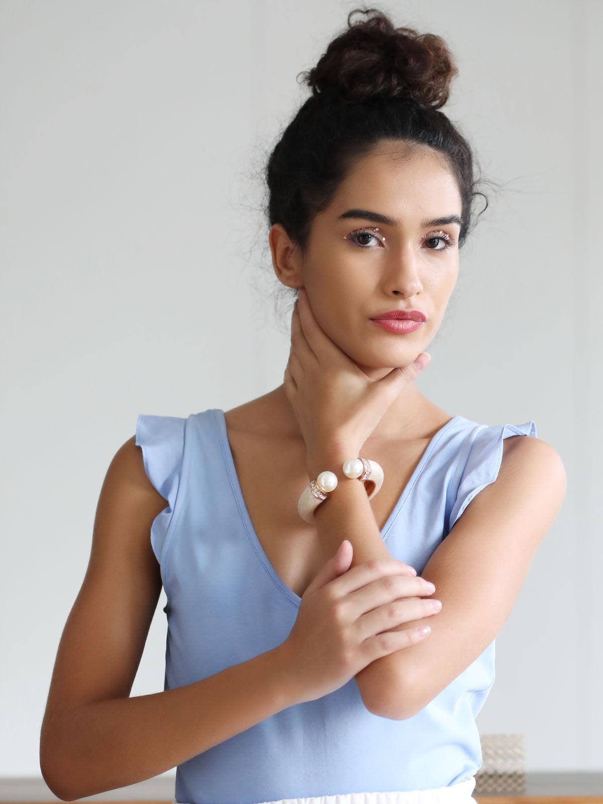 Women's Stunning Gold Kada Bracelet For Wome