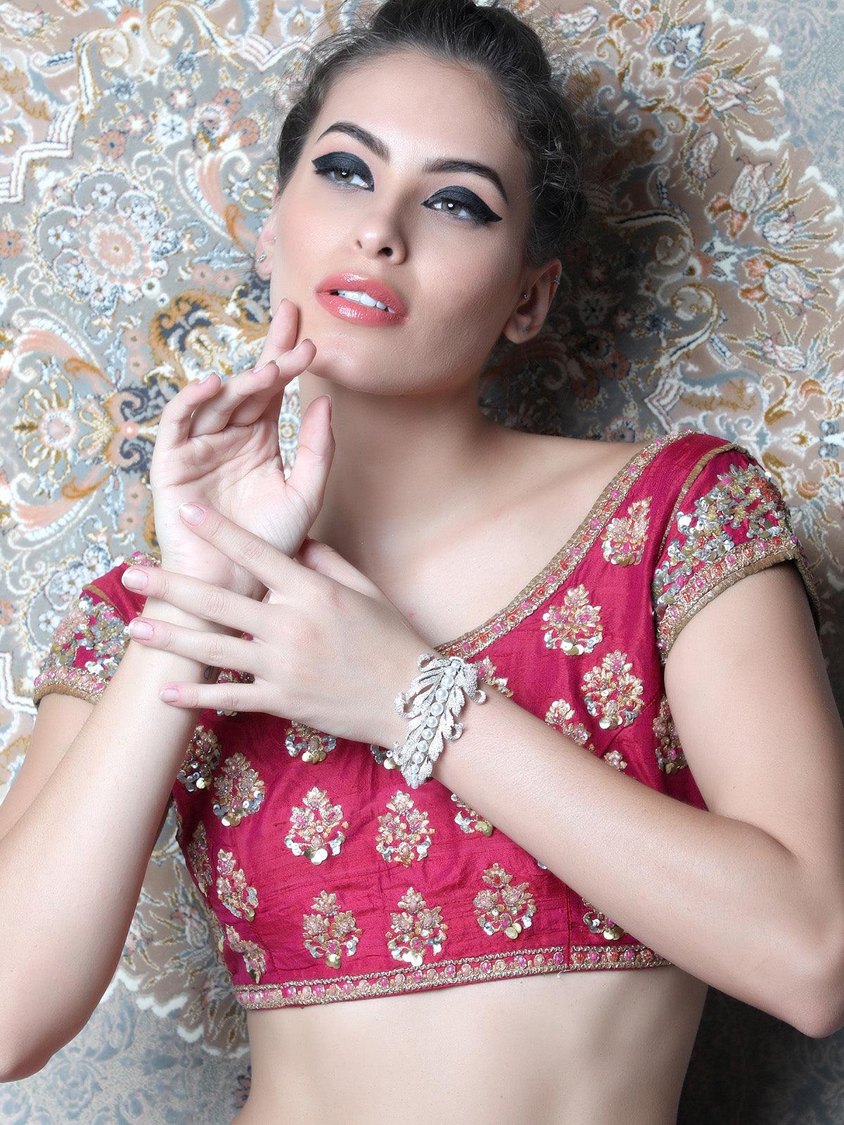 Women's Stunning Pearl Studded Bracele