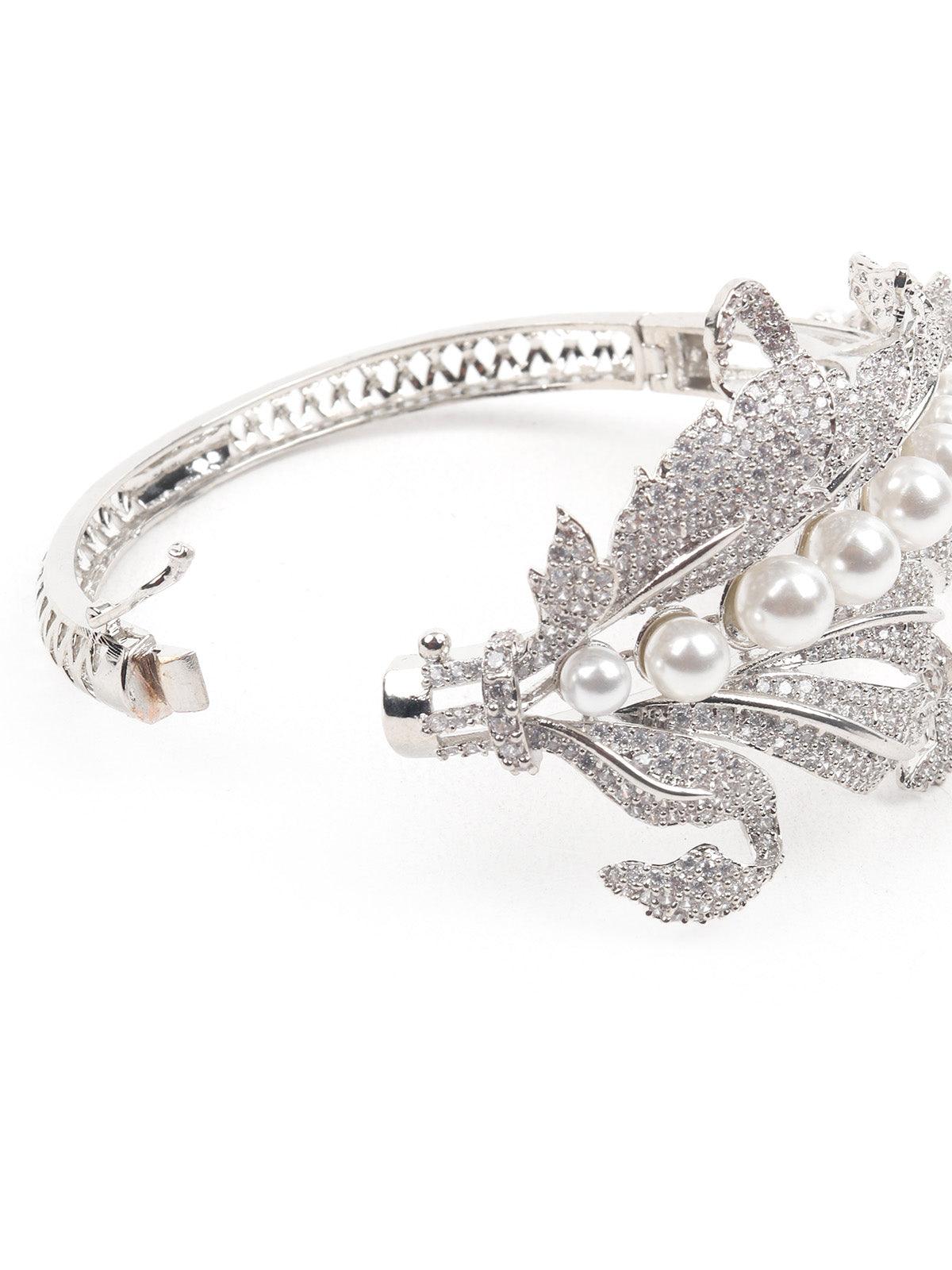 Women's Stunning Pearl Studded Bracele