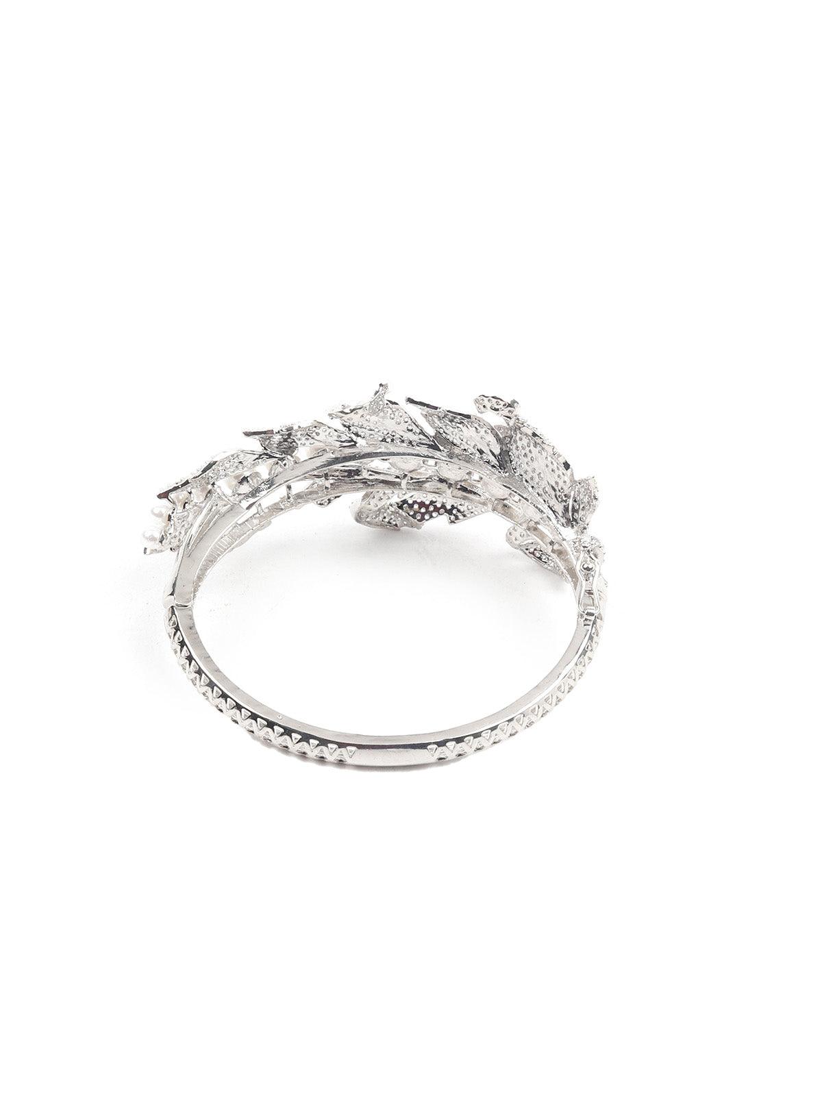 Women's Stunning Pearl Studded Bracele